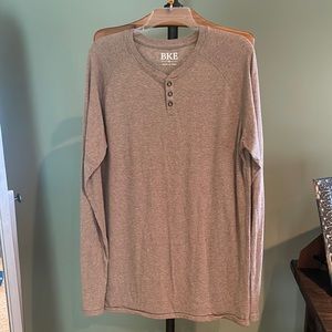 From Buckle a BKE Long Sleeve 3 Button Tee. Lightweight and great under shirt